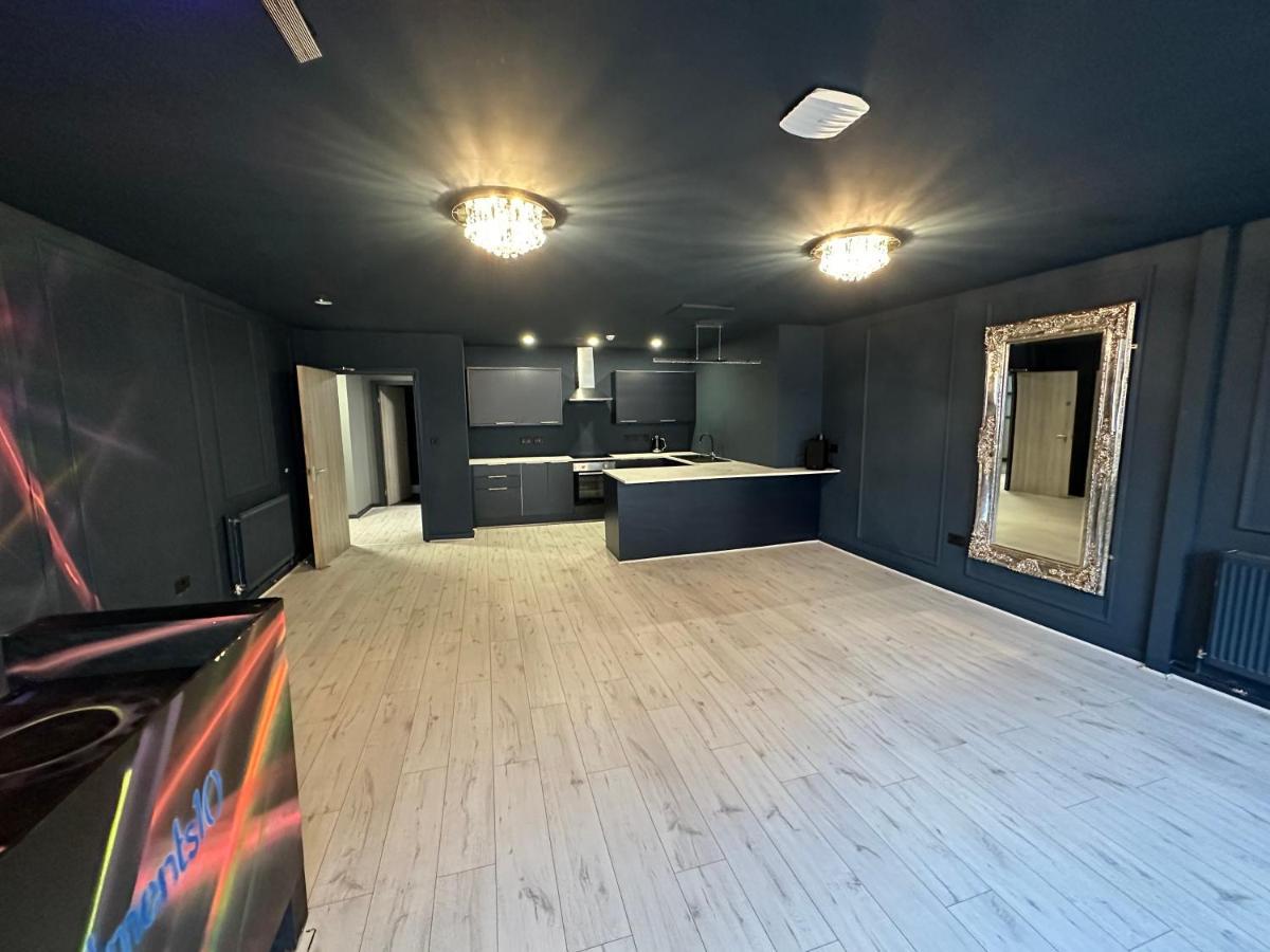 Unique Centre Dj - Sleeps 20 * Liverpool