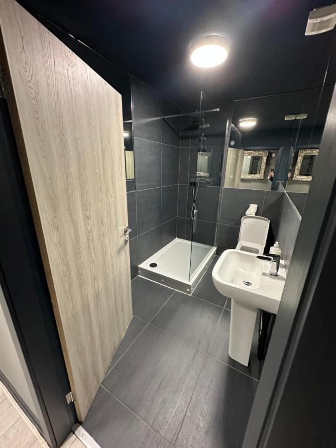 Unique Centre Dj - Sleeps 20 Apartamento Liverpool